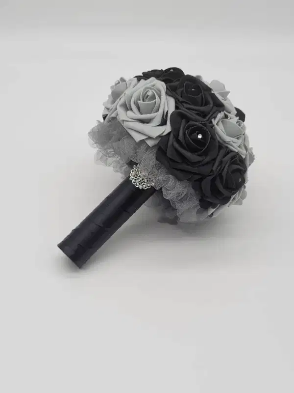 Black and Gray Mis Quince Bouquet - Ramos