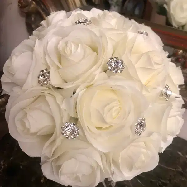 Diamond White Rose Bouquet - Ramos