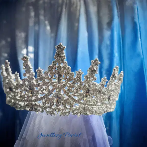 Majestic Vintage Rhinestone Tiara - Headpieces