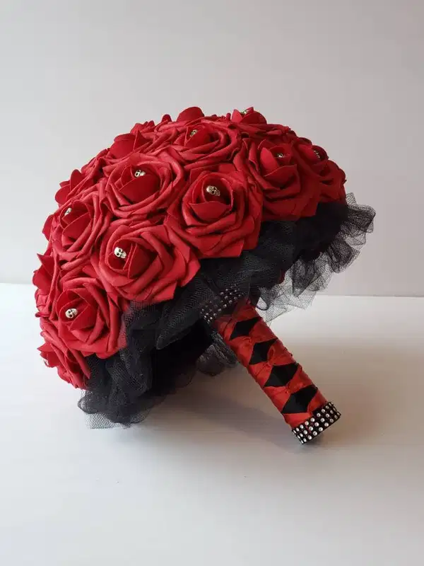 Gothic Skull Red and Black Mis Quince Bouquet - Ramos