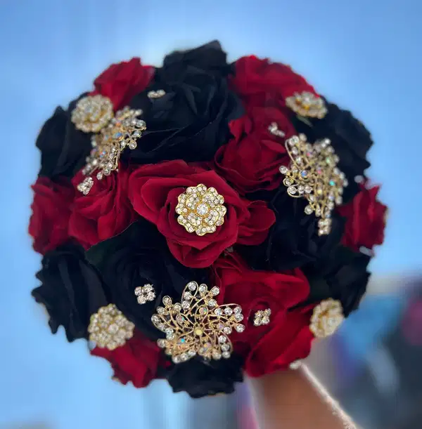 Red and Black Quinceañera Bouquet - Ramos