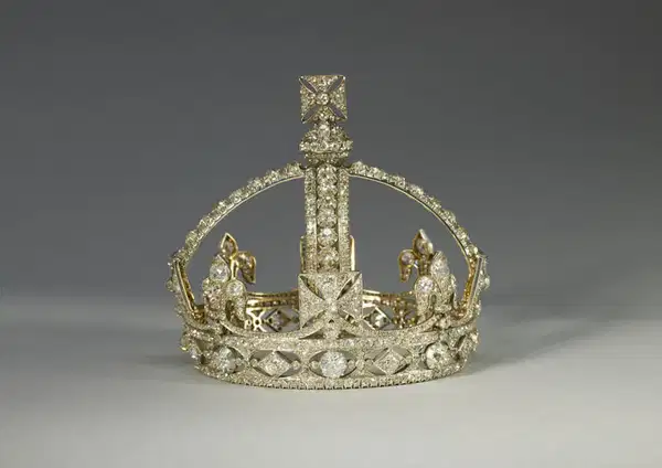 Queen Victoria Mini Crown - Headpieces