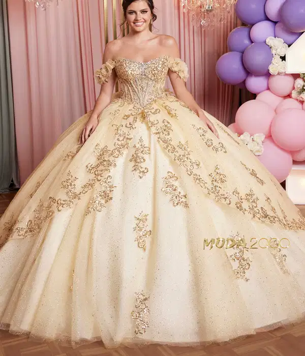 Curved Strapless Mis Quince Gown - Dresses