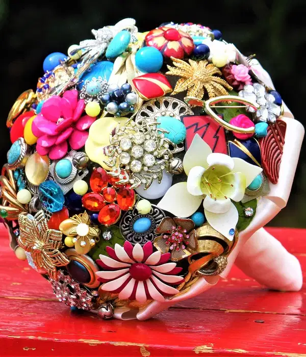 Vintage Jewelry Brooch Bouquet - Ramos