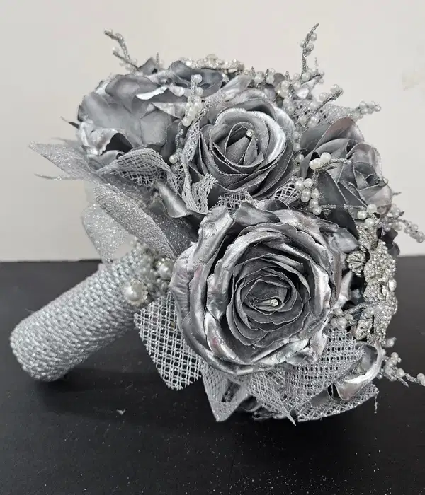 Shimmering Silver Bouquet - Ramos