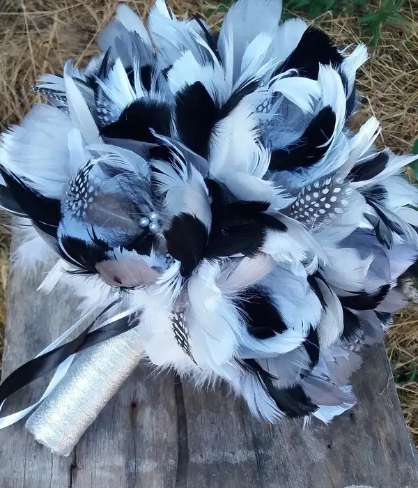 Black and White Feathered Bouquet - Ramos