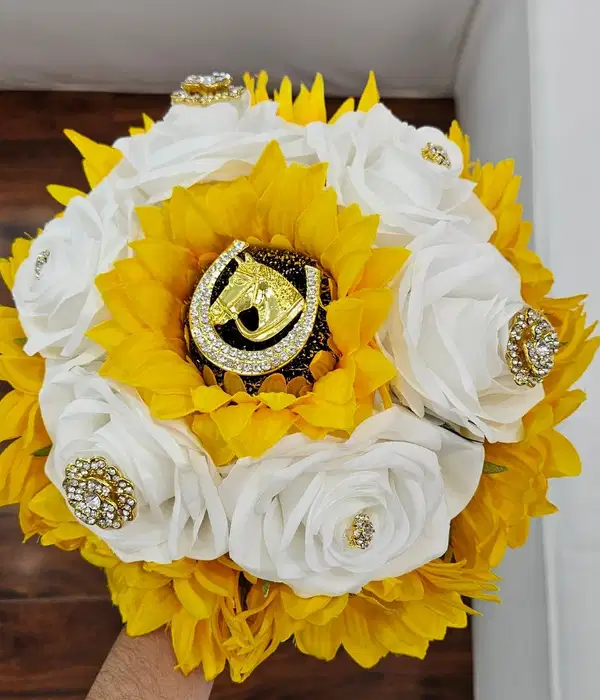 Sunflower White Quinceañera Bouquet - Ramos