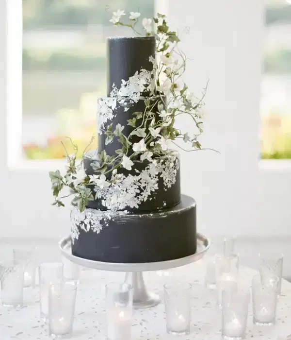 Black and Bold Cake - Quinceañera Cakes