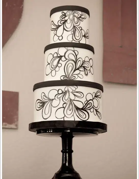 Mod Black and White Cake - Quinceañera Cakes